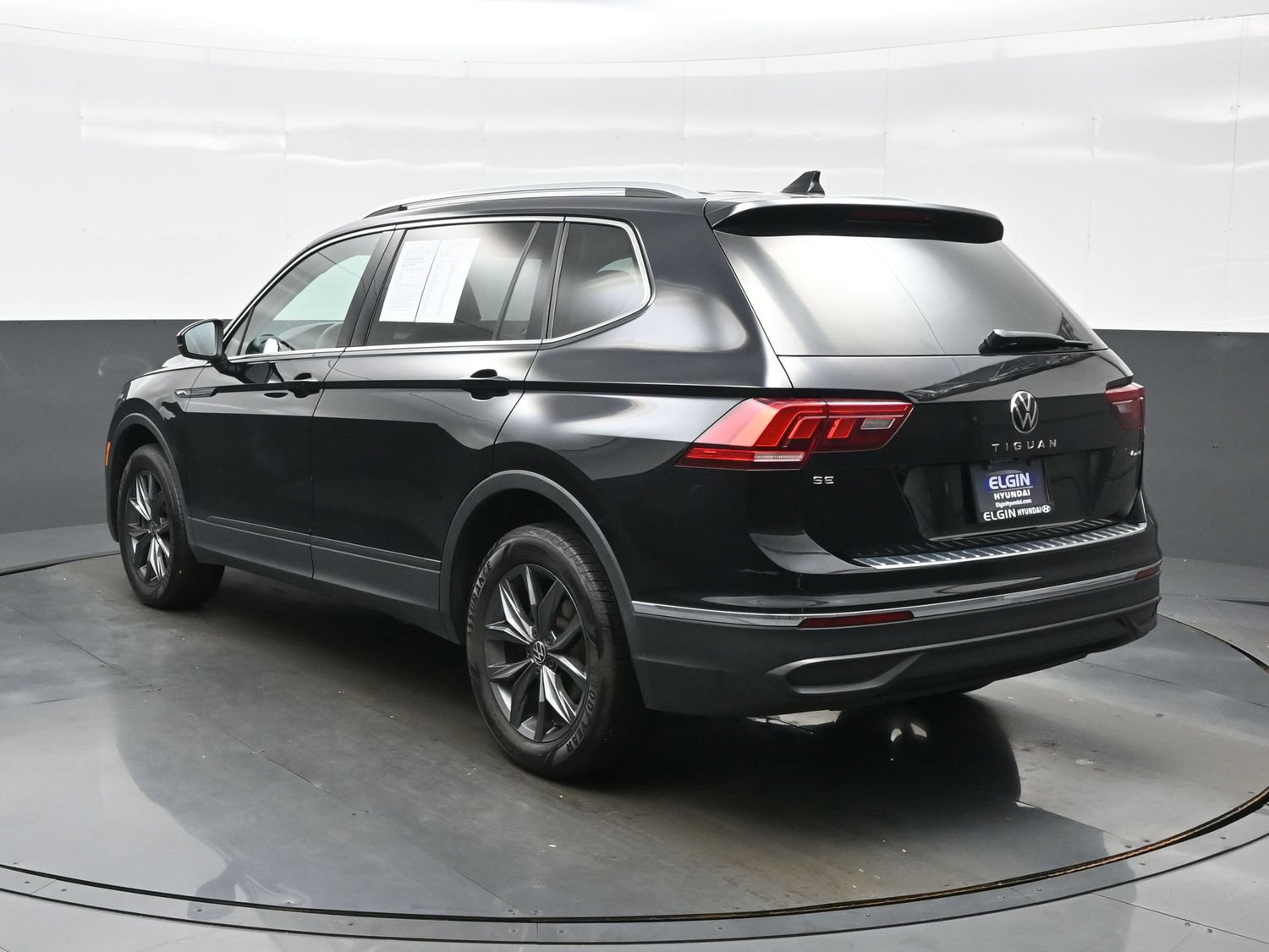 Used 2022 Volkswagen Tiguan SE AWD/4WD image 4
