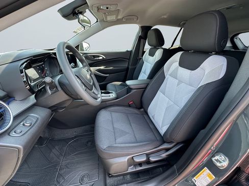 New 2026 Chevrolet Trax LS w/ LS Convenience Package FWD image 9