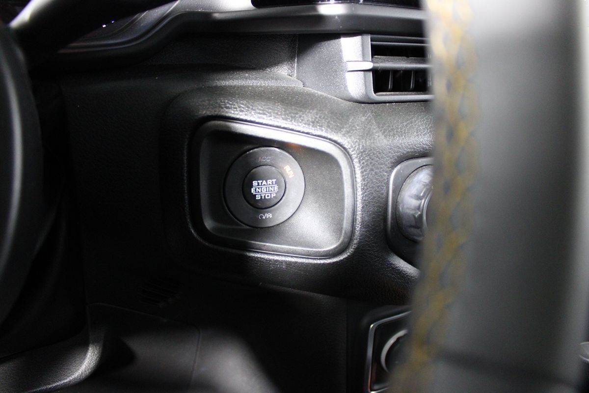Used 2024 Jeep Wrangler Unlimited AWD/4WD image 14