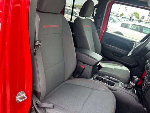 Used 2025 Jeep Wrangler Unlimited Rubicon AWD/4WD image 35
