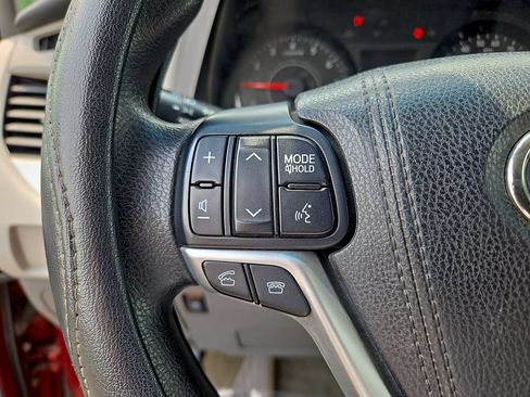 Used 2017 Toyota Sienna LE FWD image 25