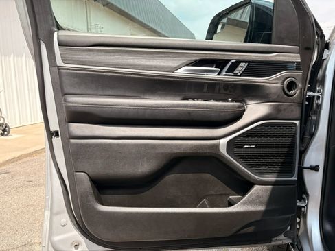 Used 2024 Jeep Wagoneer Series II w/ Flexible Seating Group AWD/4WD image 15