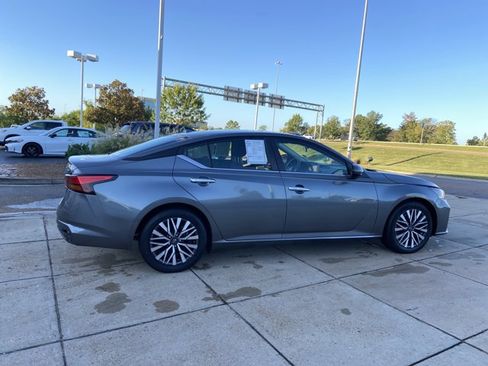 Used 2023 Nissan Altima 2.5 SV image 11