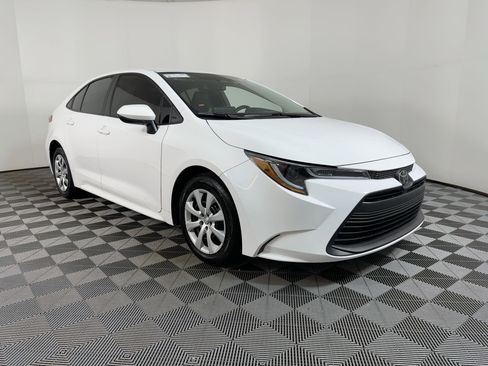 Used 2024 Toyota Corolla LE image 19