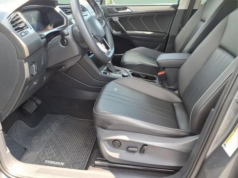 Used 2022 Volkswagen Tiguan SE AWD/4WD image 11