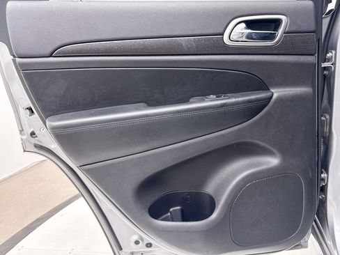 Used 2018 Jeep Grand Cherokee Altitude image 34