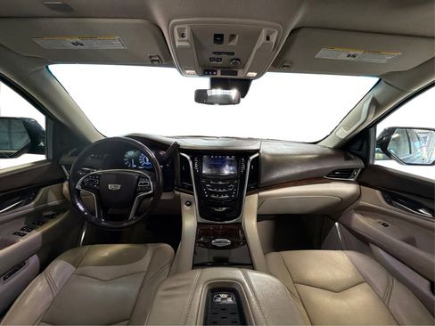 Used 2017 Cadillac Escalade ESV Luxury AWD/4WD image 27
