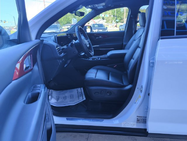 Used 2026 Chevrolet Traverse RS w/ LPO, Floor Liner Package AWD/4WD image 12
