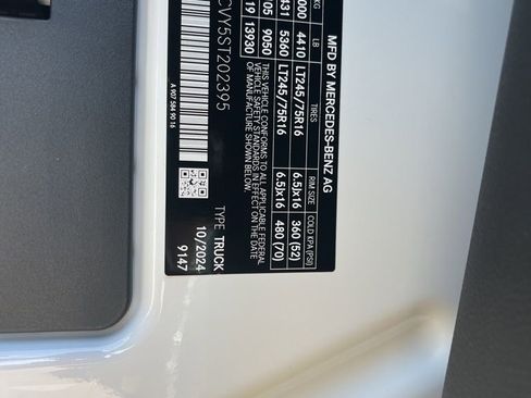 Used 2025 Mercedes-Benz Sprinter 2500 image 30