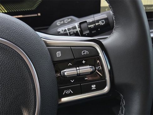 Certified 2025 Kia Sorento EX image 28