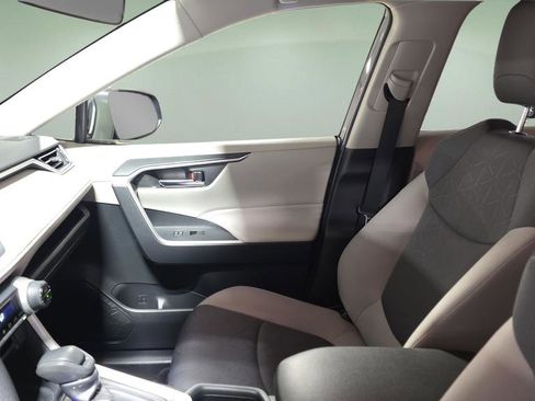 Used 2020 Toyota RAV4 XLE image 11