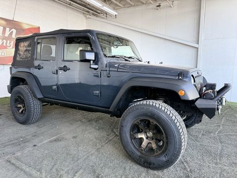 Used 2017 Jeep Wrangler Unlimited Sport image 8