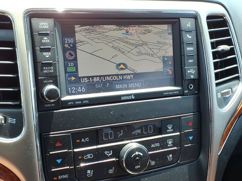 Used 2013 Jeep Grand Cherokee Overland w/ Advance Technology Group AWD/4WD image 22