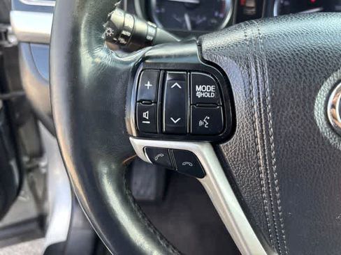 Used 2019 Toyota Highlander Limited Platinum AWD/4WD image 11