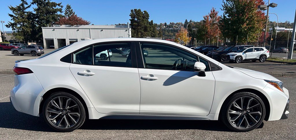 Certified 2022 Toyota Corolla XSE FWD image 4