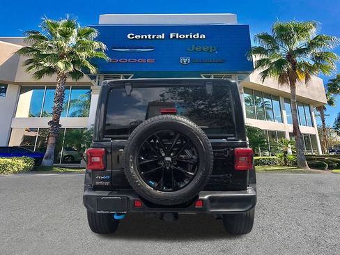 Used 2022 Jeep Wrangler Unlimited Sahara w/ Cold Weather Group AWD/4WD image 6