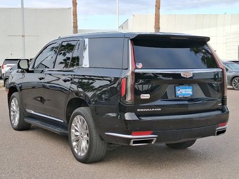 Used 2024 Cadillac Escalade Premium Luxury image 4