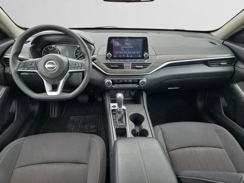 Used 2025 Nissan Altima 2.5 SV image 10