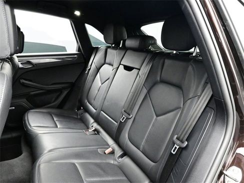 Used 2022 Porsche Macan image 14