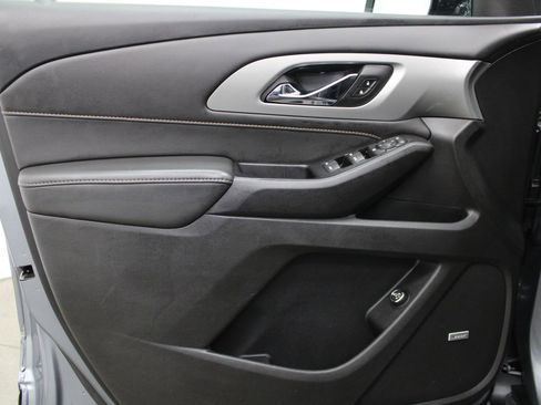 Used 2020 Chevrolet Traverse RS w/ LPO, Floor Liner Package FWD image 9