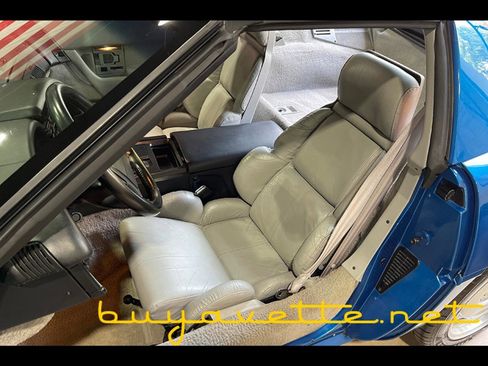 Used 1992 Chevrolet Corvette Coupe RWD image 17