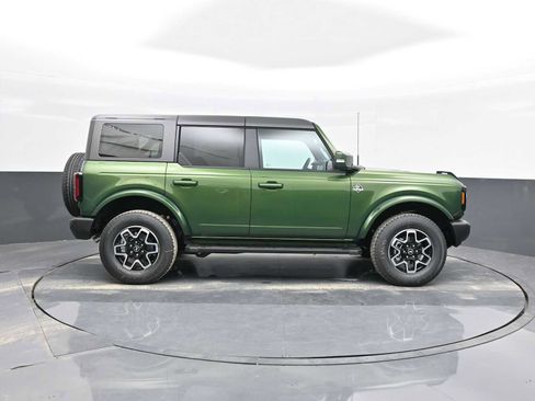 New 2024 Ford Bronco Outer Banks image 9
