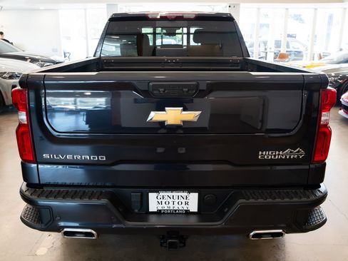 Used 2023 Chevrolet Silverado 1500 High Country w/ High Country Premium Package AWD/4WD image 5