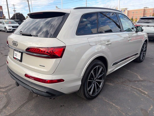 Used 2023 Audi Q7 3.0T Premium Plus w/ Premium Plus Package AWD/4WD image 3
