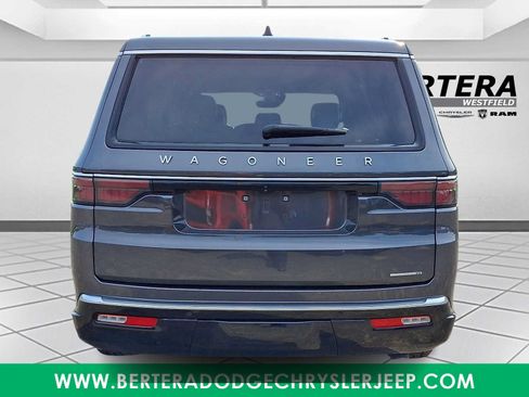 Certified 2024 Jeep Wagoneer L Series II w/ Flexible Seating Group AWD/4WD image 5