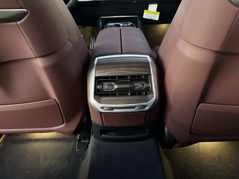 New 2026 BMW i7 xDrive60 w/ Executive Package image 15