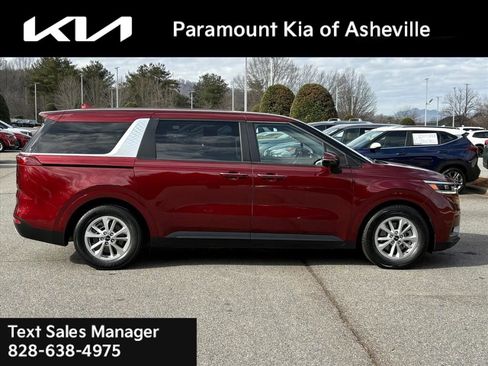 Used 2024 Kia Carnival LX image 7