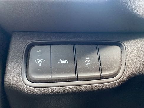 Used 2020 Hyundai Santa Fe SE image 25