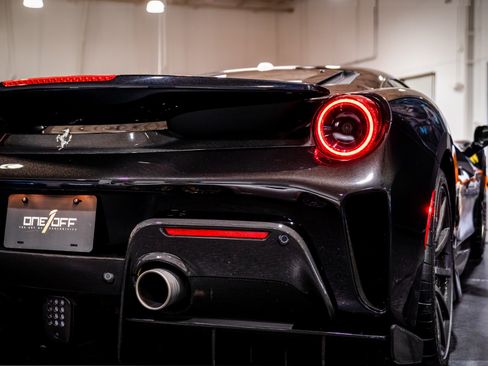 Used 2020 Ferrari 488 Pista Coupe RWD image 18