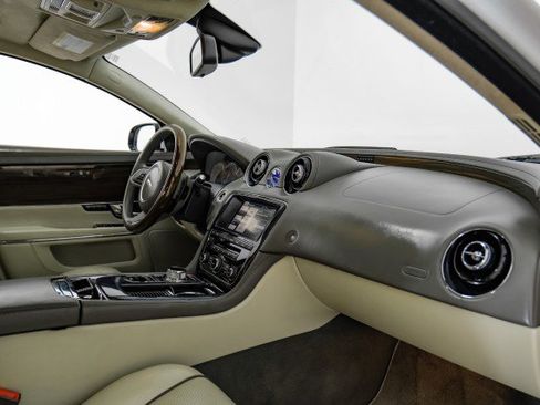 Used 2012 Jaguar XJ L image 10