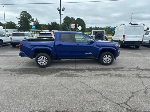 Used 2025 Toyota Tacoma SR5 RWD image 17