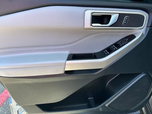 Used 2023 Ford Explorer XLT w/ Equipment Group 202A RWD image 15