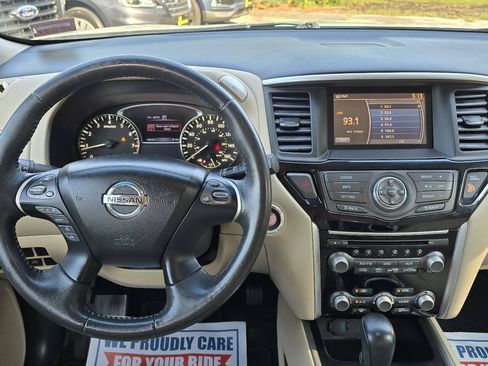 Used 2016 Nissan Pathfinder SV AWD/4WD image 29