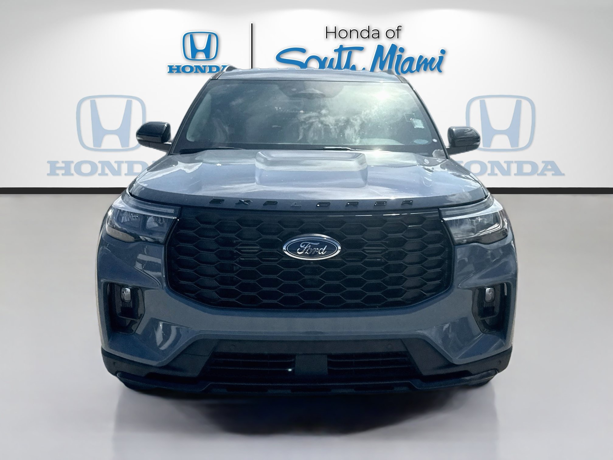 Used 2025 Ford Explorer ST-Line RWD image 2