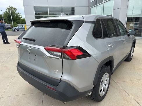 Used 2023 Toyota RAV4 LE AWD/4WD image 7