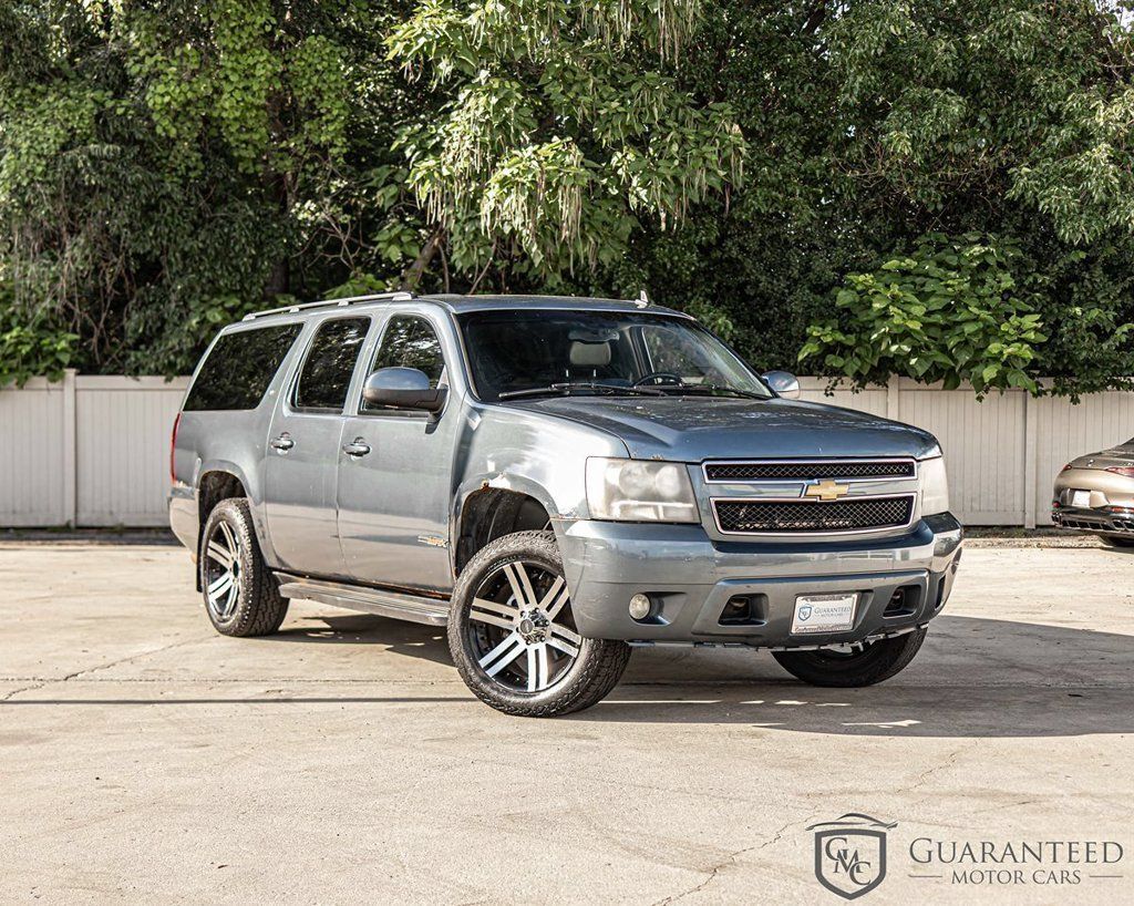 Used 2008 Chevrolet Suburban LT w/ LT Preferred Equipment Group AWD/4WD image 3
