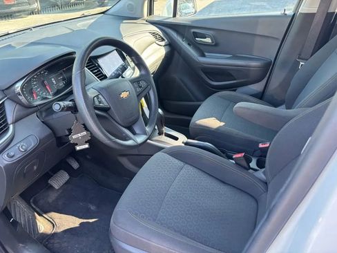 Used 2020 Chevrolet Trax LS w/ Tint and Cruise Package AWD/4WD image 4