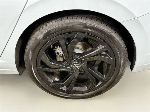 New 2025 Volkswagen Jetta SE image 24