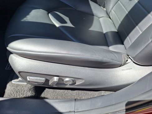 Used 2024 Toyota Highlander LE image 16