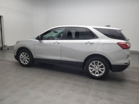 Used 2021 Chevrolet Equinox LS w/ LS Convenience Package AWD/4WD image 3