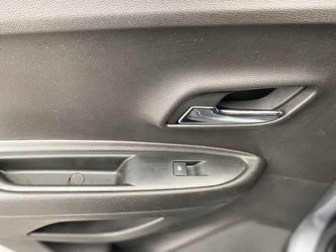 Used 2020 Chevrolet Trax LS w/ Tint and Cruise Package image 17