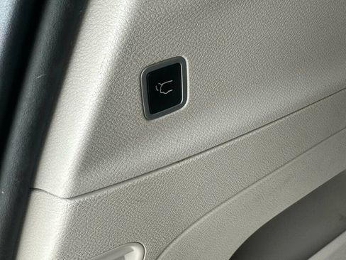 Used 2017 Chrysler Pacifica Touring FWD image 24