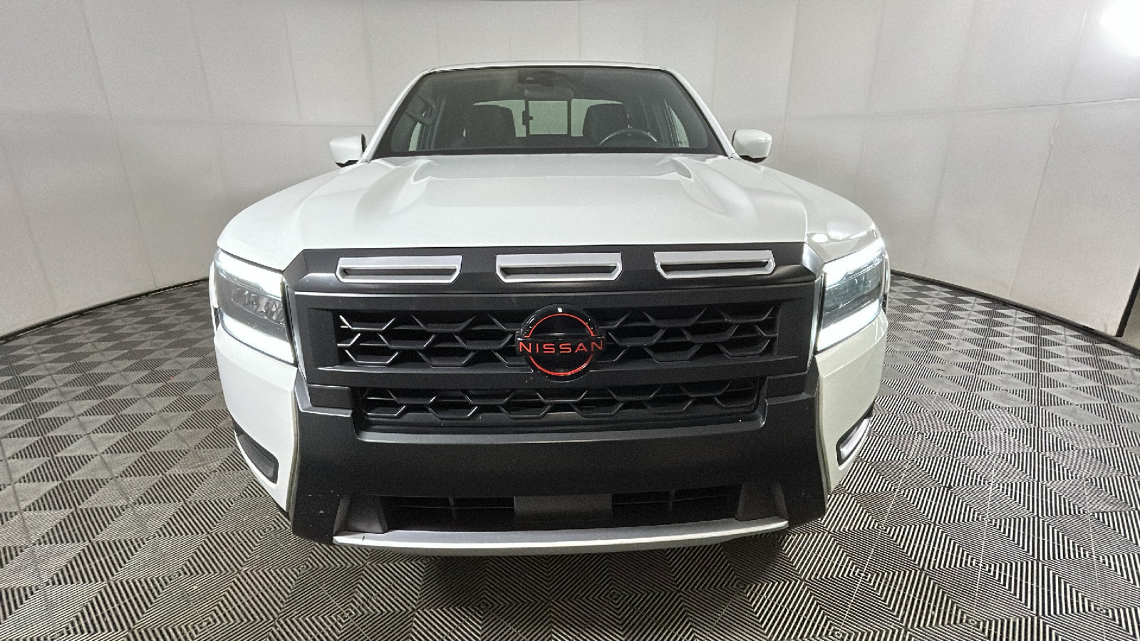 Used 2026 Nissan Frontier PRO-4X AWD/4WD image 8