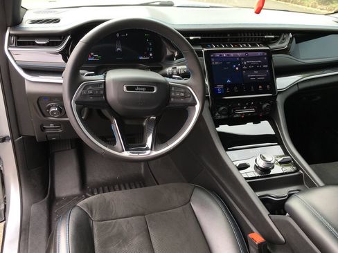 Used 2024 Jeep Grand Cherokee Trailhawk AWD/4WD image 23