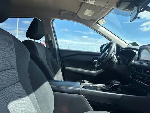 Certified 2025 Nissan Rogue SV FWD image 24
