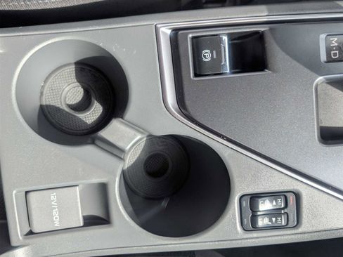 Used 2025 Subaru Crosstrek 2.0i Premium image 12